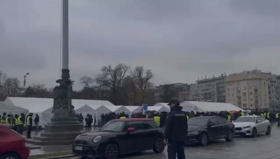 БЛОКАДЕРИ БЕЗ ИКАКВИХ ПРОБЛЕМА УШЛИ У СКУПШТИНУ: Народ им поручио да су лопови!