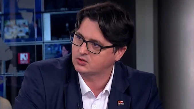ЗАШТО ТУЖИЛАЦ НЕНАДИЋ ПОДРЖАВА ОНЕ КОЈИ ПОЗИВАЈУ НА УБИСТВО ПРЕДСЕДНИКА? Мрдић о скандалозним претњама блокадера: Поручују му да су му дани одбројани, тужилаштво НЕ РЕАГУЈЕ