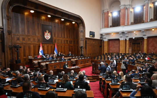 Скупштина Србије наставља расправу о бирачком списку и Генералштабу