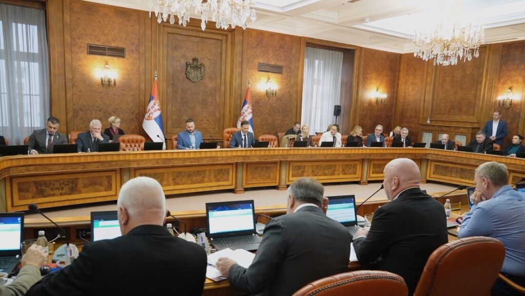 У недељу седница Владе о НИС-у: Присуствоваће и Вучић, стигао одговор ОФАК-а