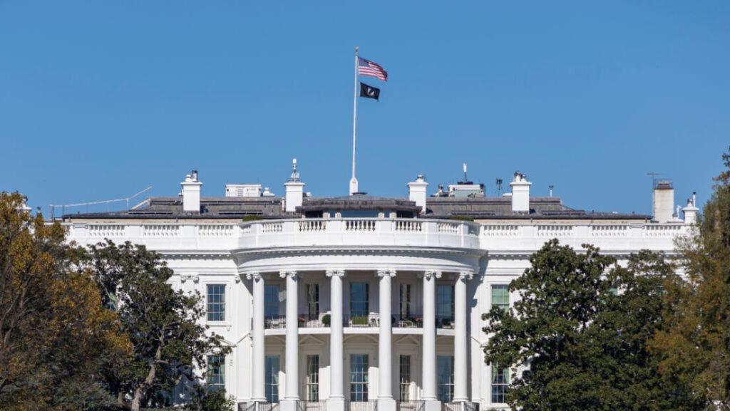 Трамп: Санкције свакој земљи која сарађује са Русијом