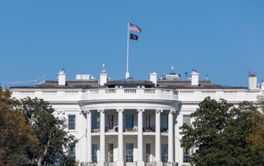 Трамп: Санкције свакој земљи која сарађује са Русијом