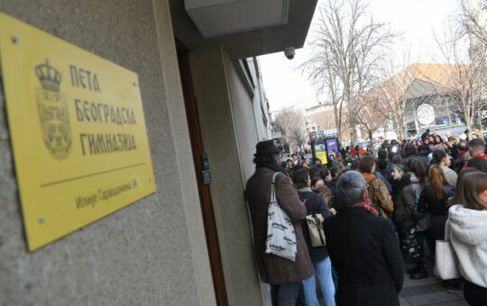 ПОВРАТАК ЂАКА У ПЕТУ БЕОГРАДСКУ ГИМНАЗИЈУ: Министарство просвете хитно реагује