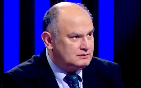 Лекс специјалис између правне прецизности и политичке манипулације