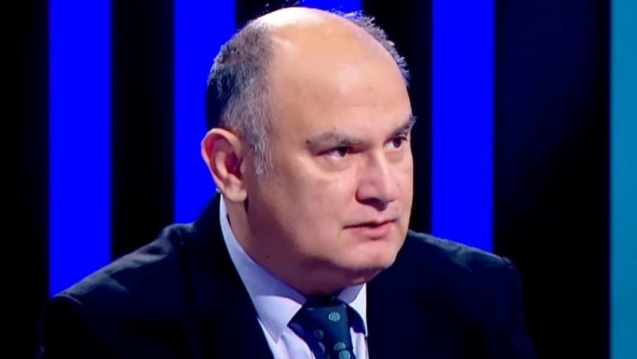 Лекс специјалис између правне прецизности и политичке манипулације