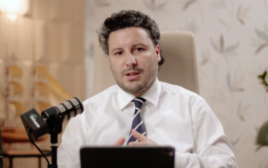 Абазовић: Црна Гора је презадужена, здравство и ПИО у колапсу