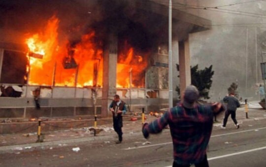 Позивају на мир, али призивају 5. октобар: опозиција подгрева уличне сценарије