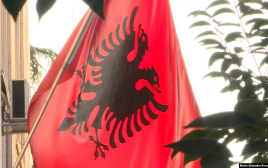 албанска застава у црној гори