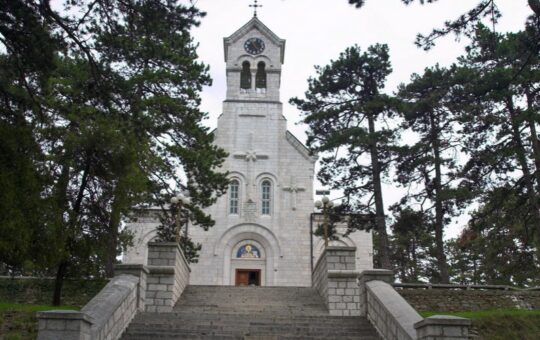 Crkva-Sv.-Vasilija-Ostroskog-NiksicGL-1000x500-1