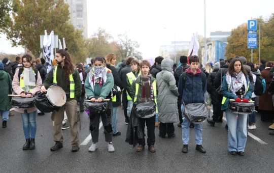 Протестна шетња студената у блокади, блокиран кружни ток код Општине Нови Београд