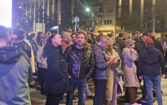 ВОЂА БЛОКАДЕ ПЕТЕ БЕОГРАДСКЕ ГИМНАЗИЈЕ НА ИКСУ: „КОСОВО НИЈЕ СРЦЕ СРБИЈЕ“ ,  УЗ ВУЛГАРНО ПОНИЖАВАЊЕ СРБИЈЕ