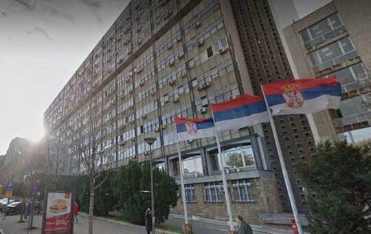 Професори раде, ученици бојкотују наставу због Дијане Хрке: Министарство упозорава, политичка манипулација извлачи ђаке из система и гура их у кршење закона