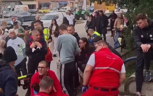 МИЛОМИРУ ЈАЋИМОВИЋУ ПОЗЛИЛО, ХИТНА ПОМОЋ ИЗАШЛА НА ТЕРЕН ( видео )