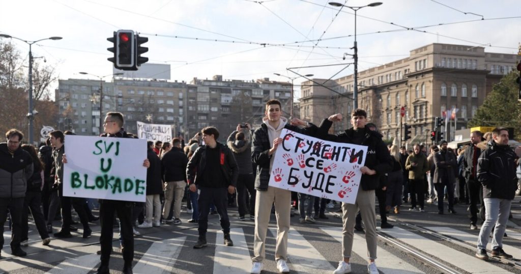 ГОДИНУ ДАНА КАСНИЈЕ СТУДЕНТИ ПОНАВЉАЈУ ИСТИ МОДЕЛ: Нове блокаде, нове гужве, грађани поново таоци