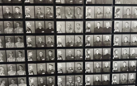 330873_poland-auschwitz_f