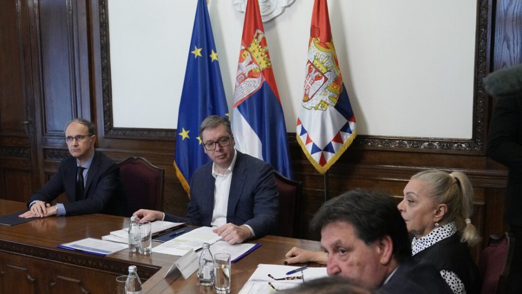 Вучић после састанка о НИС-у: Размотрено више сценарија за заштиту интереса земље