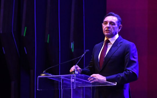 Вулин: ЕУ не би требало да пожурује Србе да изаберу страну, избор им се неће допасти