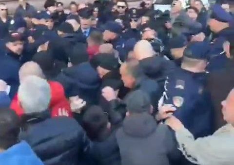Протести у Тирани