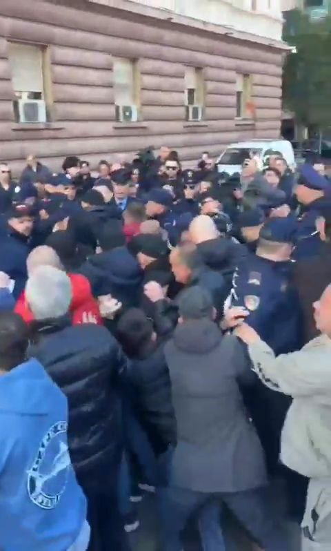 Протести у Тирани