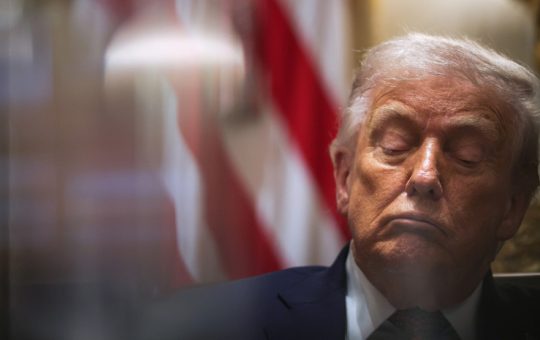 Трамп спава