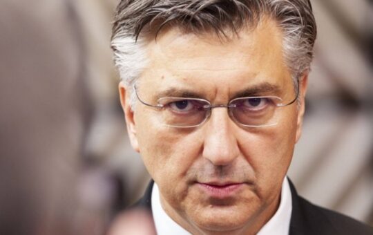 „ЗАДАЈМО ТАКВЕ УДАРЦЕ ДА СРБИ ПРАКТИЧНО НЕСТАНУ“ Пленковић каже да ХДЗ према мањинама води исту политику као и Туђман