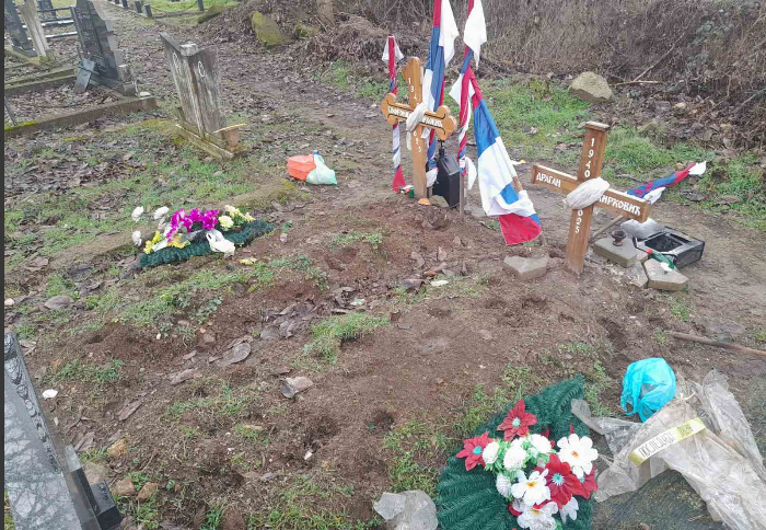 Оскрнављено гробље Гојбуља