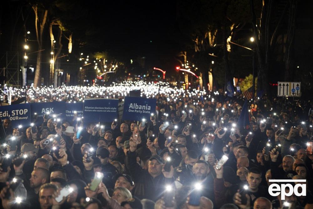 протести Тирана