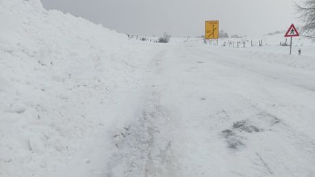 Сјеница завејани путеви