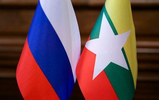 Флаги дружественных стран - РФ и Мьянмы