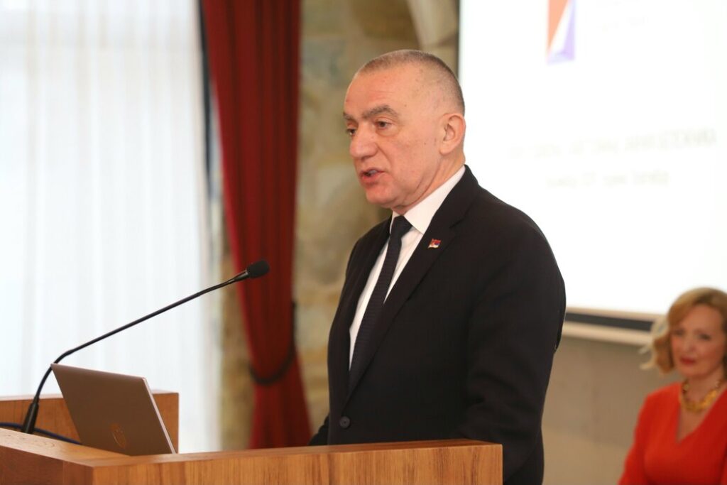 NENAD VUJIÆ