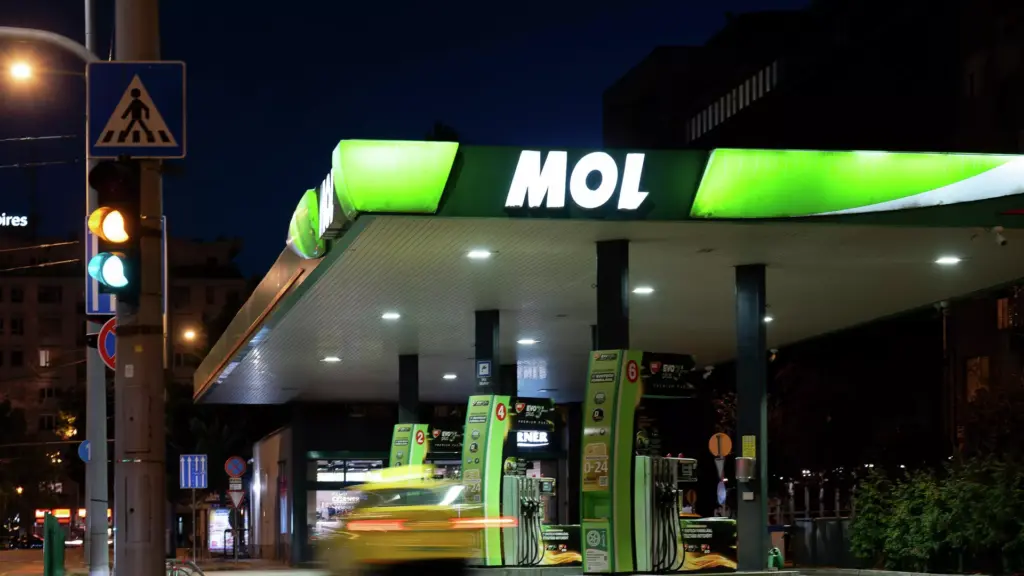 мол