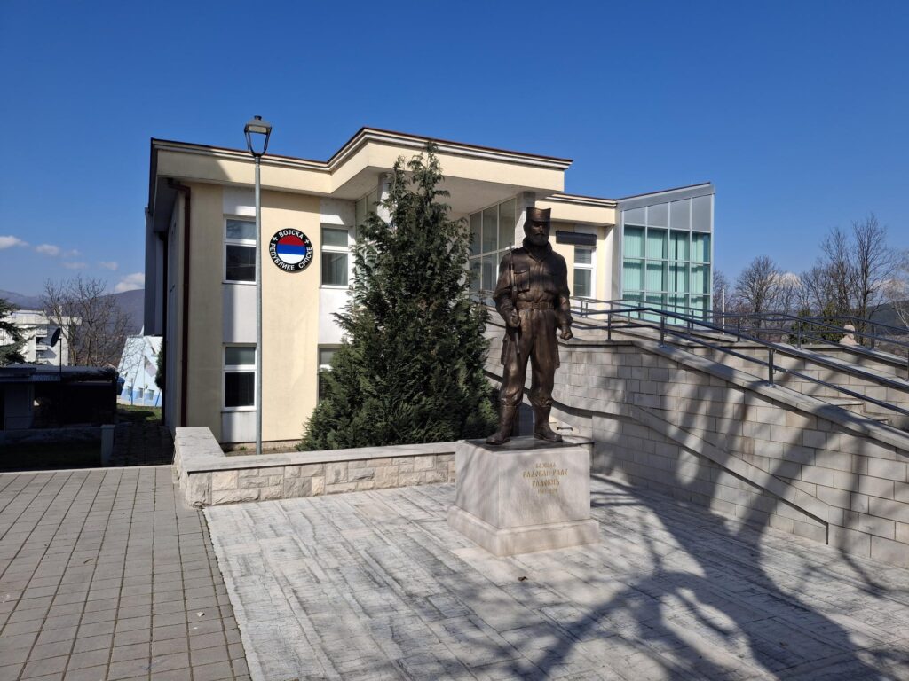 Раде Радовић споменик
