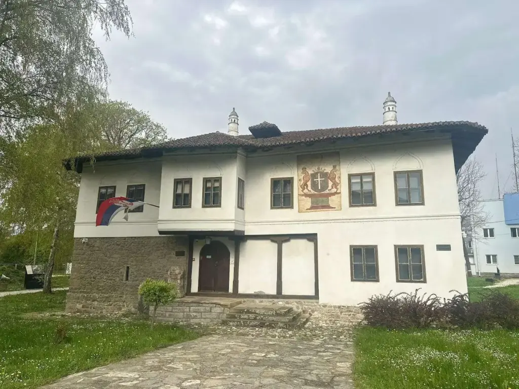 грб династије Обреновић)