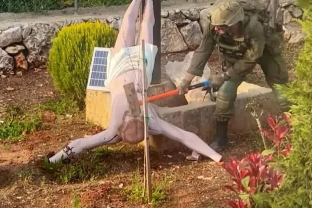Израелски војник оскрнавио статуу Исуса Христа