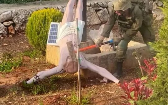 Израелски војник оскрнавио статуу Исуса Христа