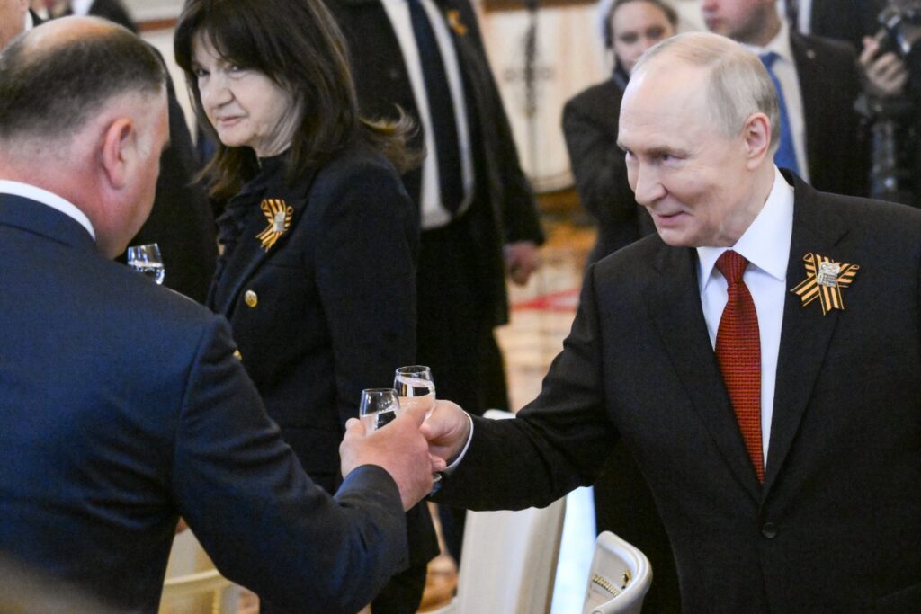 Путин Додик