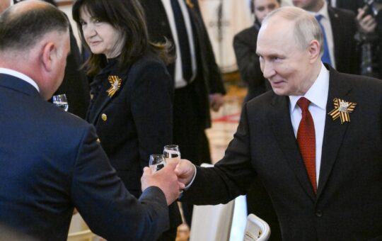 Путин Додик