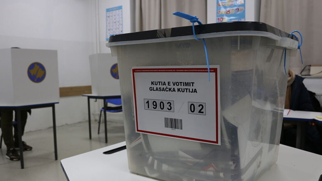 Избори на Косову и Метохији: Отворена биралишта