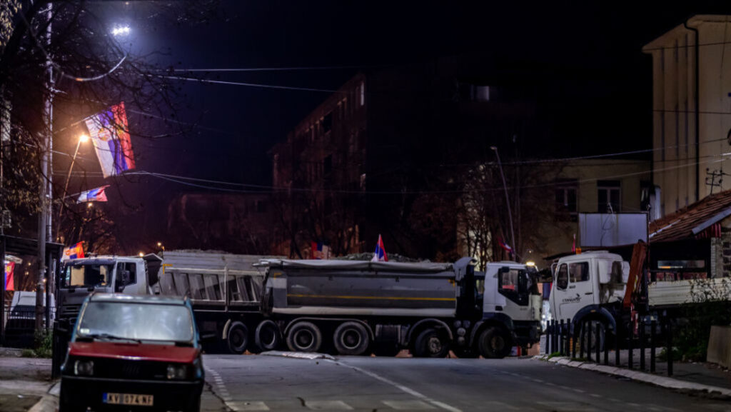 Кад Запад гарантује, Курти крши: Оптужница против шесторо Срба због учешћа на барикадама