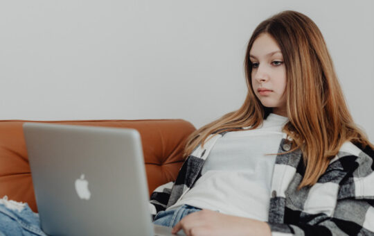 904z509_cb_pexels-karola-g-6255941