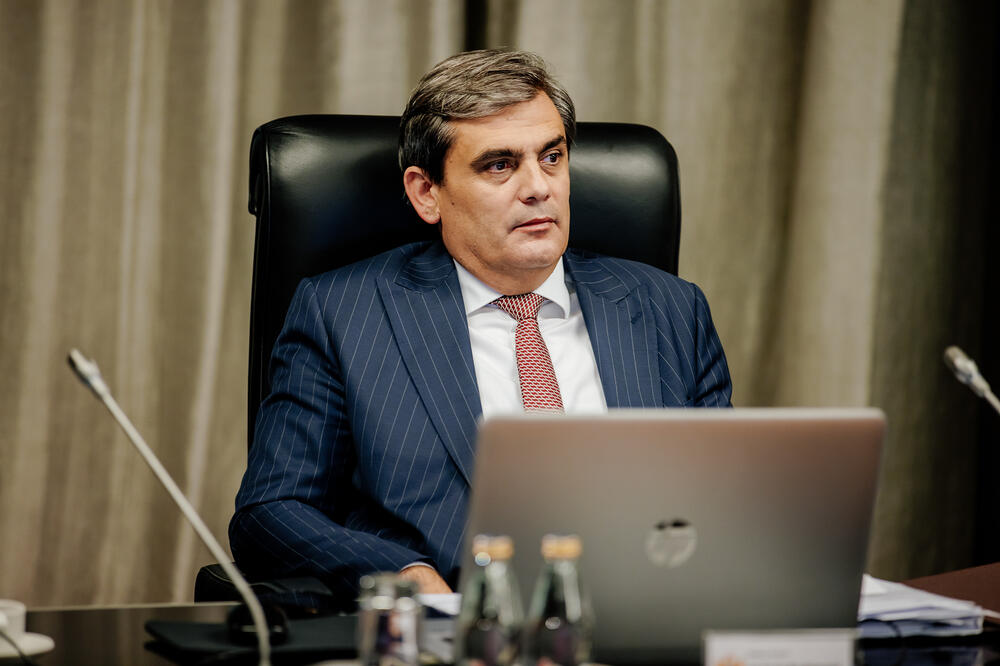 министар