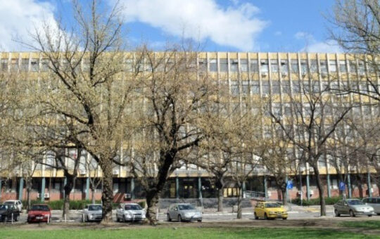 БРУТАЛНО ПРЕТУКЛИ УЧЕНИКА У ДВОРИШТУ ШКОЛЕ У НОВОМ САДУ! Подигнута оптужница против четворице, ево за шта се све терете