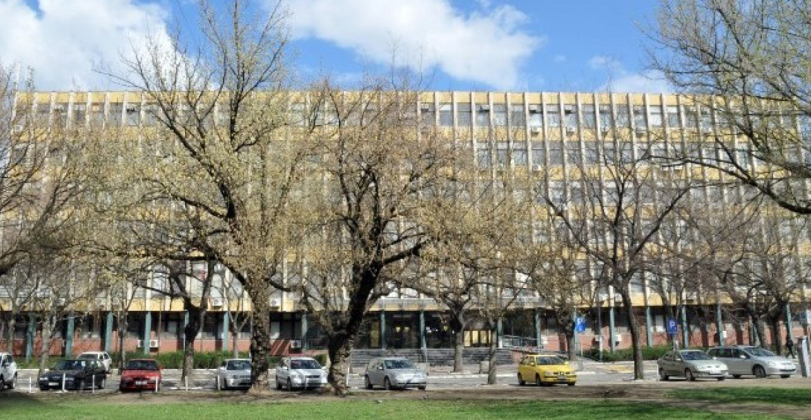 БРУТАЛНО ПРЕТУКЛИ УЧЕНИКА У ДВОРИШТУ ШКОЛЕ У НОВОМ САДУ! Подигнута оптужница против четворице, ево за шта се све терете