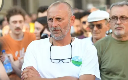 Блокадерска политика окупила екстремисте Кокановић и Бачулов испред Палате правде пружили подршку Филиповићу