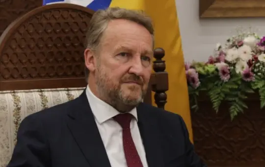 БАКИР БИ ДА СТВАРА „ЧИСТУ“ БОСНУ: Изетбеговић гази Дејтон и отворено прети Србима