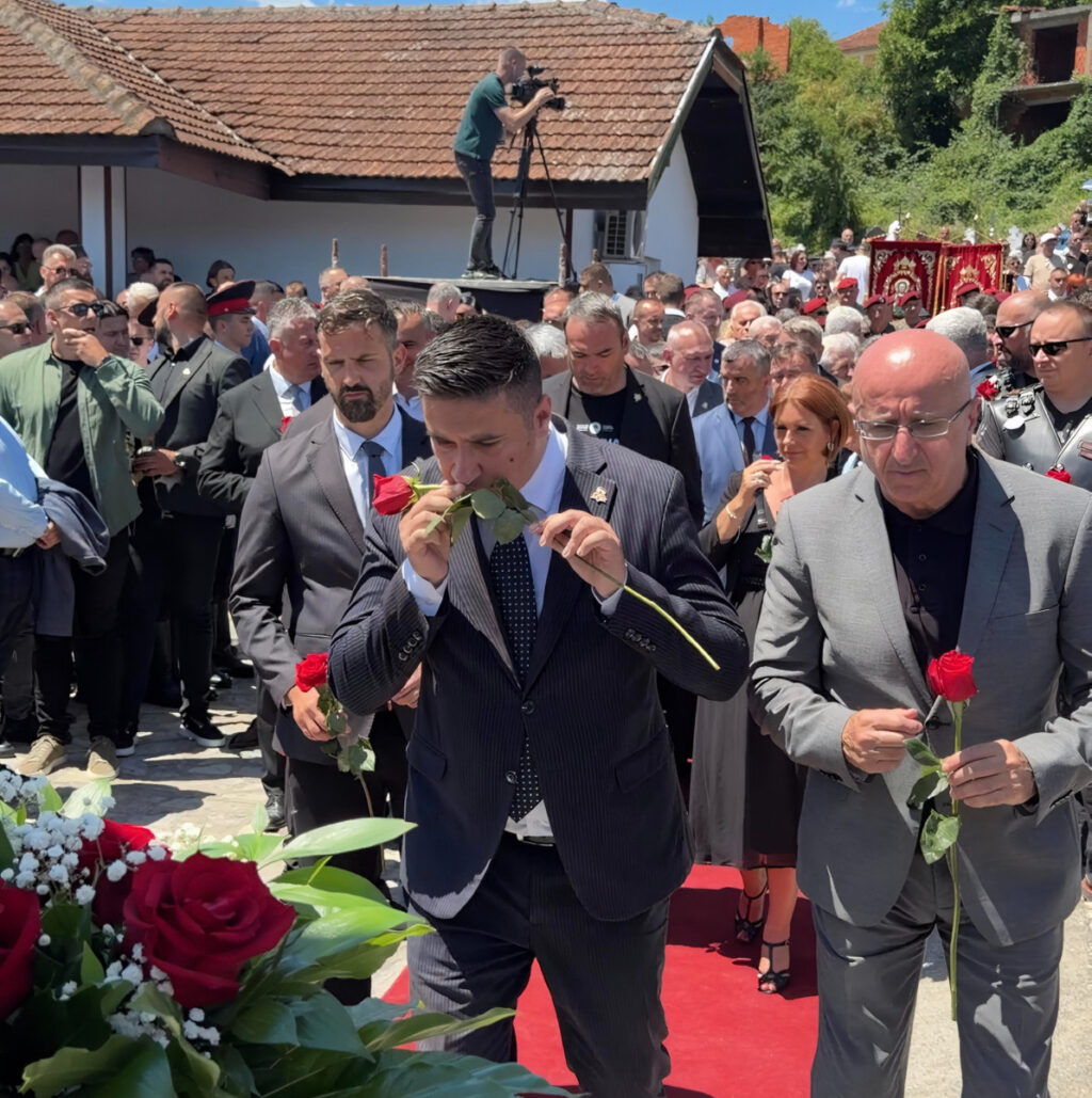 Дајковић: Срамота је што црногорска власт игнорише жртве Братунца, а због Сребренице пада у транс