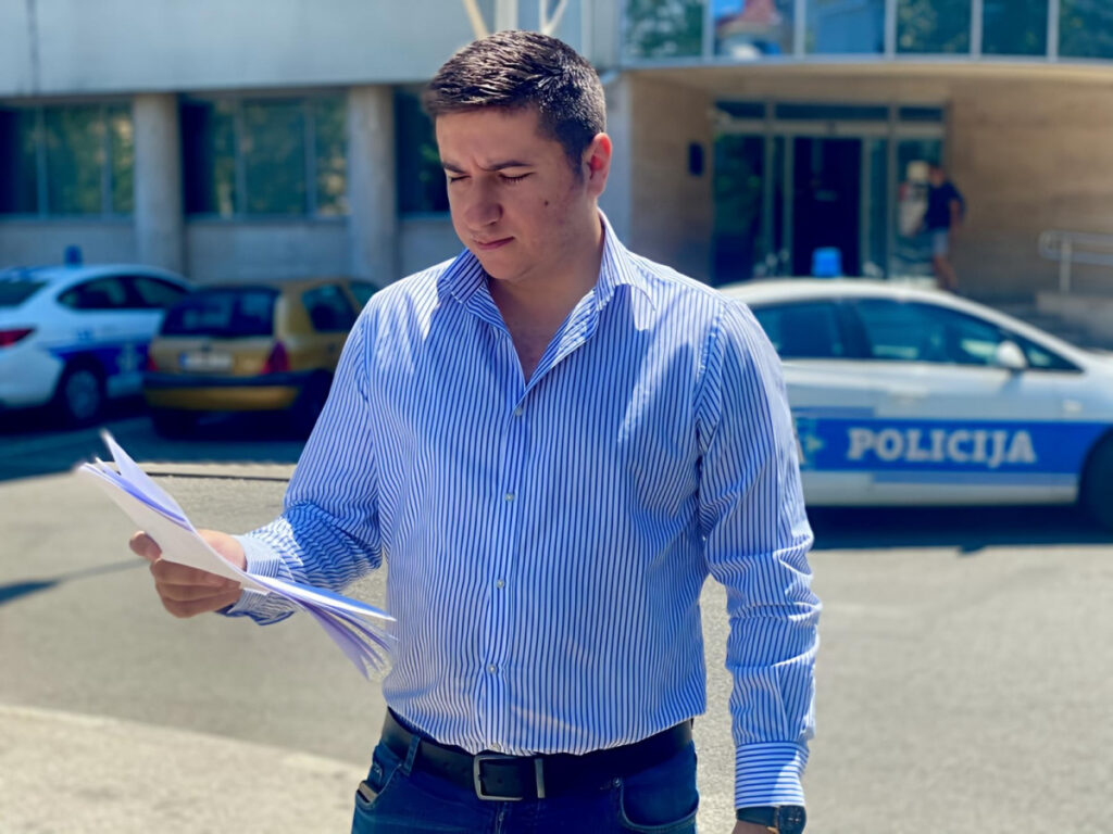 НОВЕ ЈЕЗИВЕ ПРИЈЕТЊЕ ВЛАДИСЛАВУ ДАЈКОВИЋУ И ЊЕГОВОЈ ДЈЕЦИ: „ВОЛИО БИХ ТЕ СРЕСТИ ДА ТИ * ДИЈЕТЕ“*