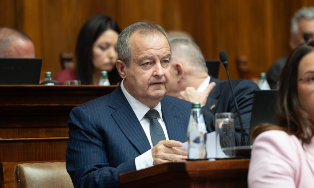 НОВИ ЗАКОН О ОРУЖЈУ ДОНОСИ ВЕЛИКЕ ПРОМЕНЕ: Трајни оружни листови, већа старосна граница и строжа правила