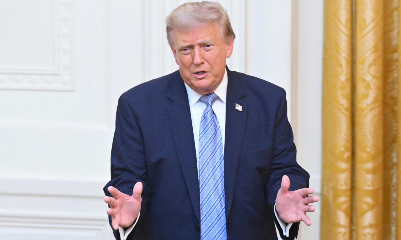 ТРАМП ГАСИ CNN?! Амерички председник тражи укидање лиценци телевизијама које нису преносиле његов говор
