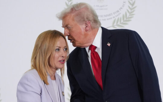 ИЗНЕНАДА ПРЕМИНУО НОВИНАР КОЈИ ЈЕ ПРАТИО СУКОБ ТРАМПА И МЕЛОНИЈЕВЕ: Ко је био Данијеле Компатанђело?